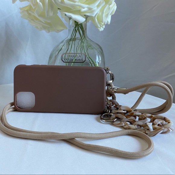 iPhone 12 iphone case with chain handle and crossbody strap - Picture 4 of 7